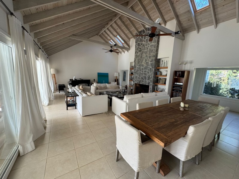 Casa en venta y alquiler en Laguna Blanca con piscina